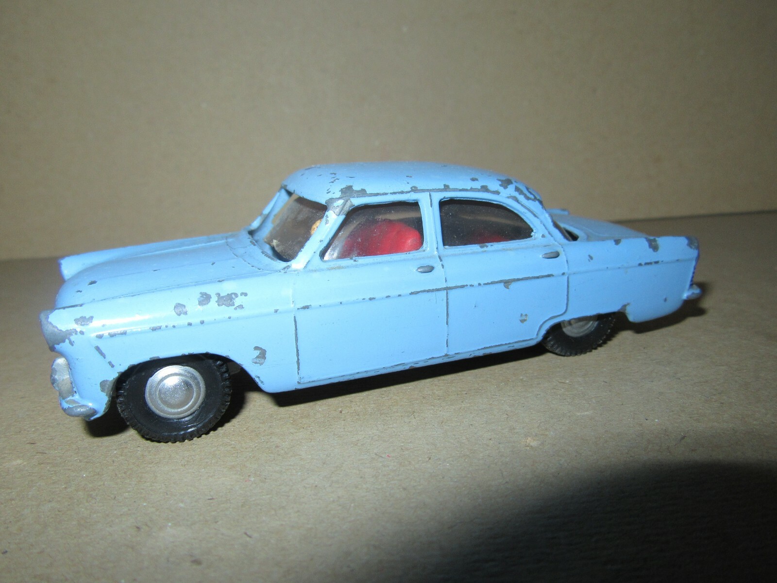 Spot-On 100sl, Ford Zodiac (with lights) - Free Price Guide & Review