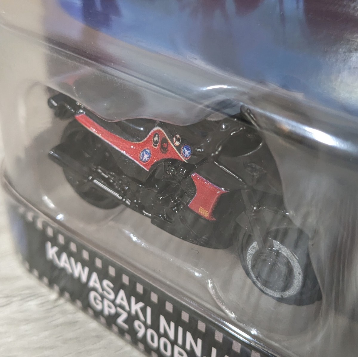 Hot Wheels Retro Entertainment - Top Gun Kawasaki Ninja GPZ 900R