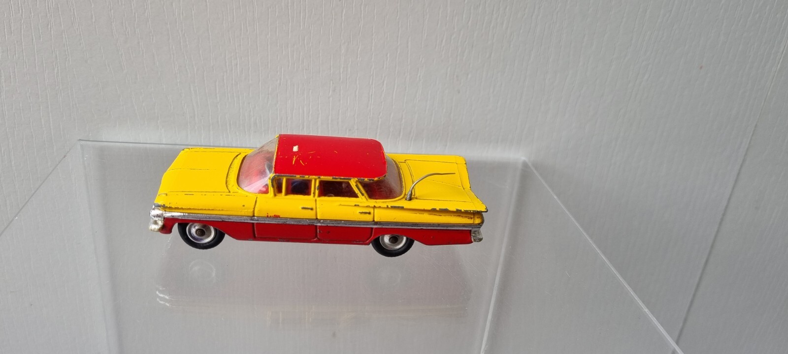 Corgi 221, Chevrolet Yellow Cab - Free Price Guide & Review