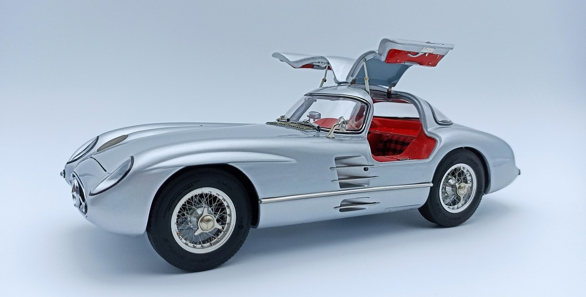 CMC M-076 1/18 Mercedes-Benz 300 SLR Coupe 1955 Silver / Red