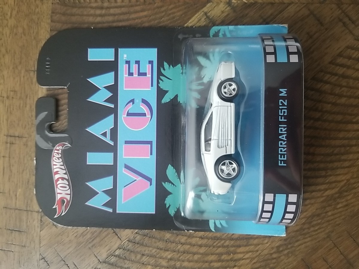 2012 Hot Wheels Retro Miami Vice White Ferrari F512 M NEW and
