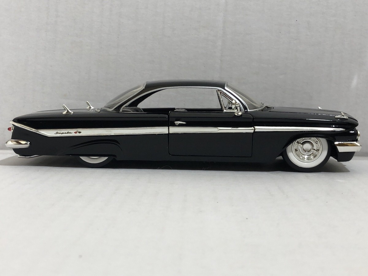 JADA SHOWROOM FLOOR 1961 CHEVY IMPALA BLACK 1:24 DIECAST MODEL CAR