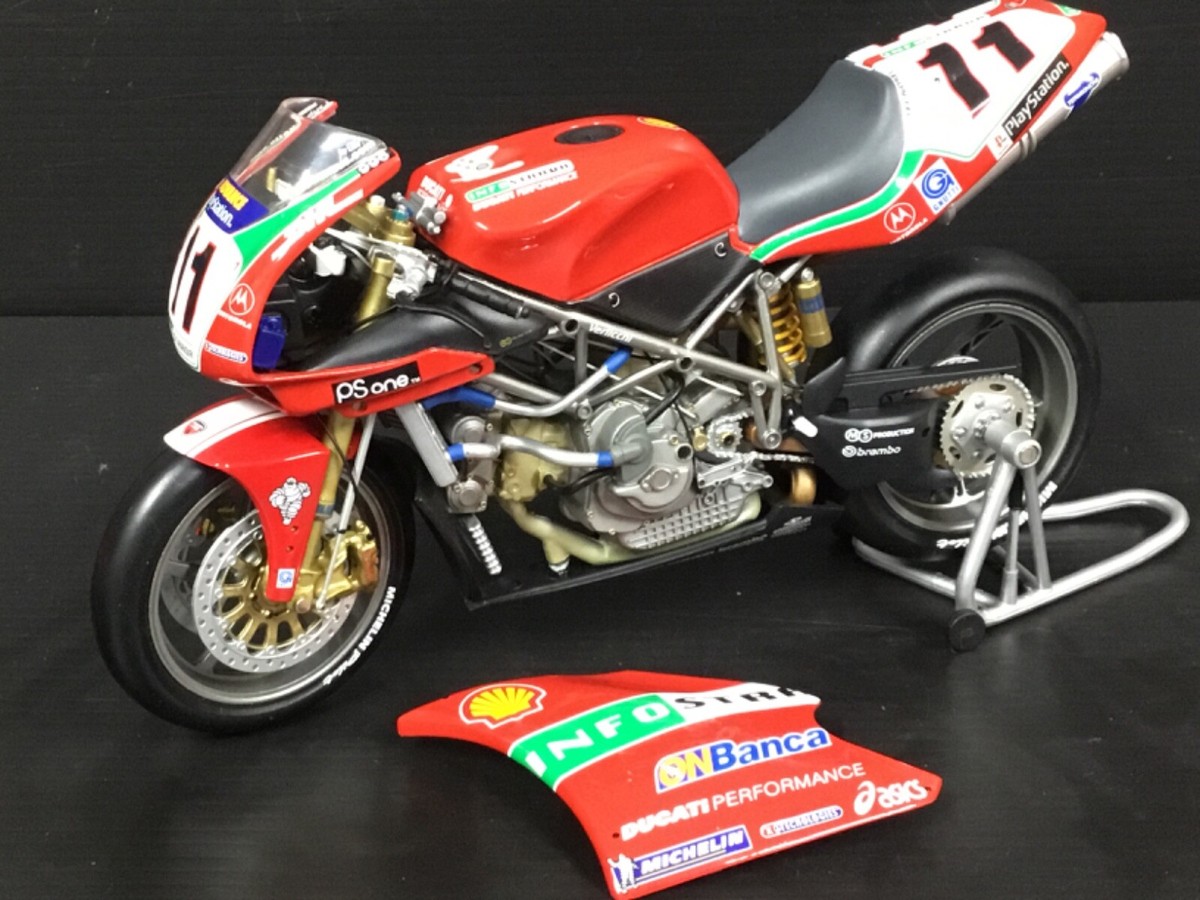 Minichamps 1/12 Scale 122 011211 - Ducati 996 R Superbike 2001