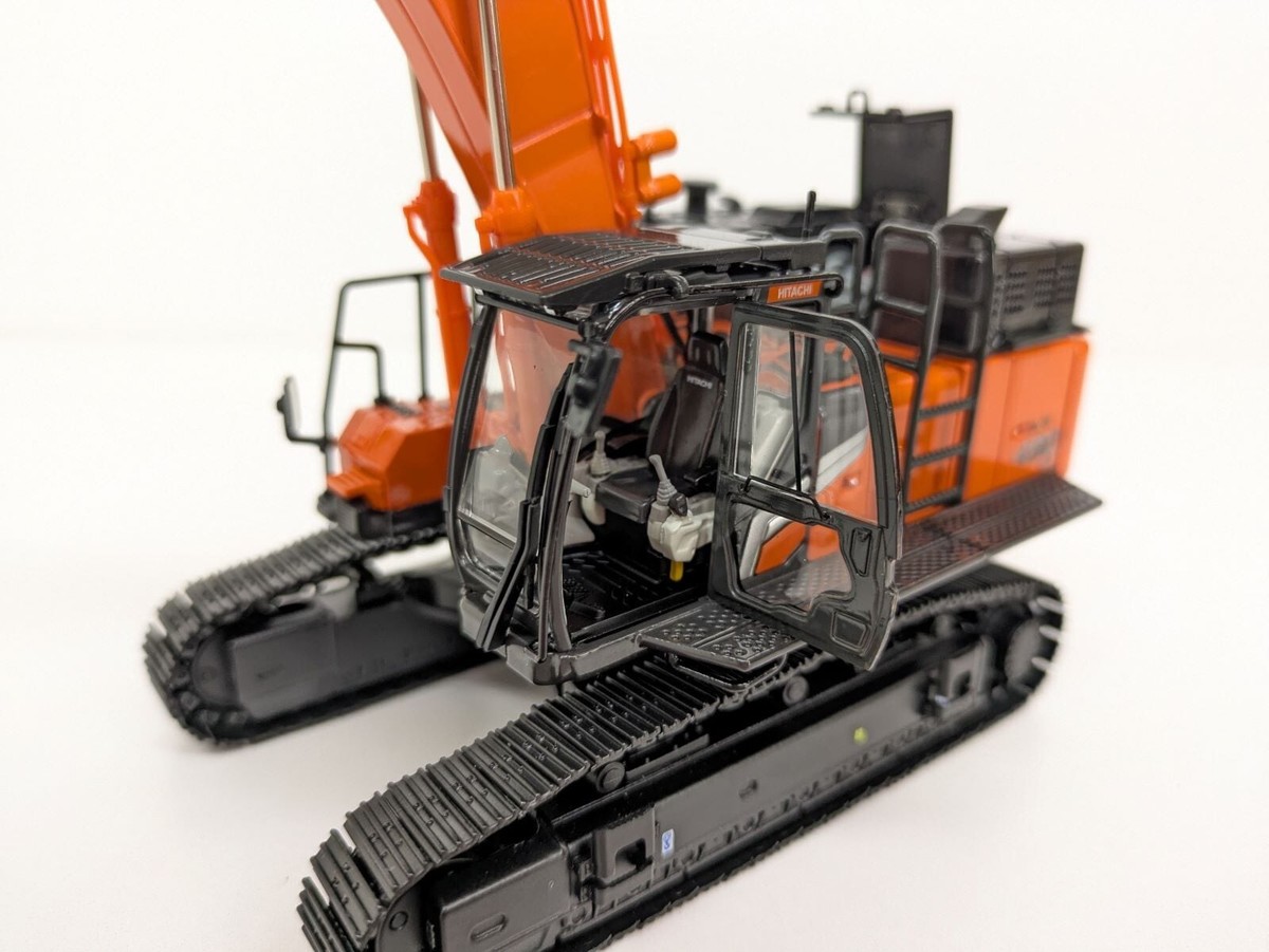 Hitachi ZX490LCH-7 Diecast Excavator Model 1/50 Scale Construction