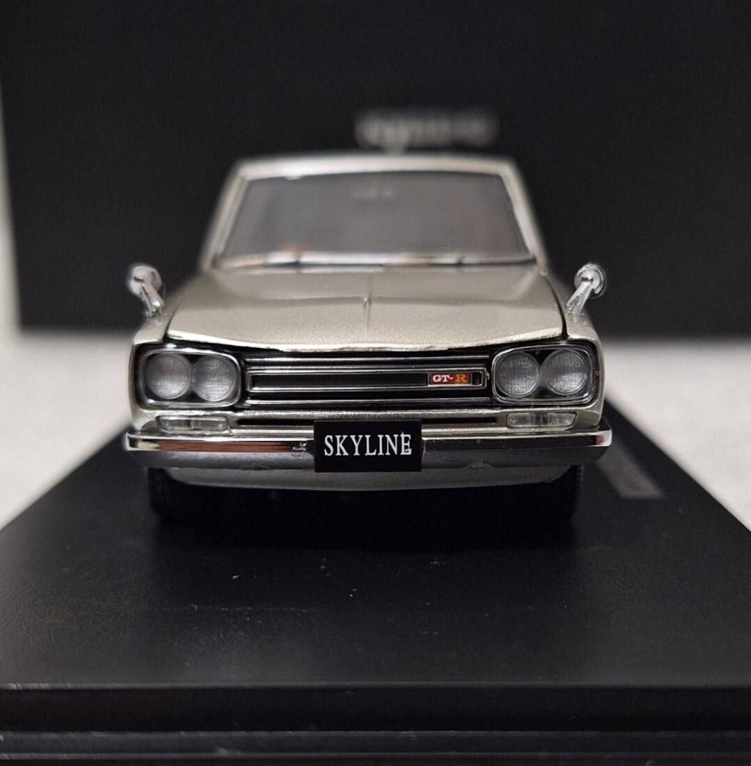 1) Nissan Skyline 2000 GT-R 1969 4 Door Silver 1:43 Kyosho 05511S