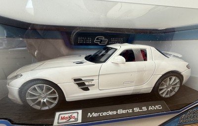 Maisto 1:18 Die-Cast Special Edition White Mercedes-Benz SLS AMG