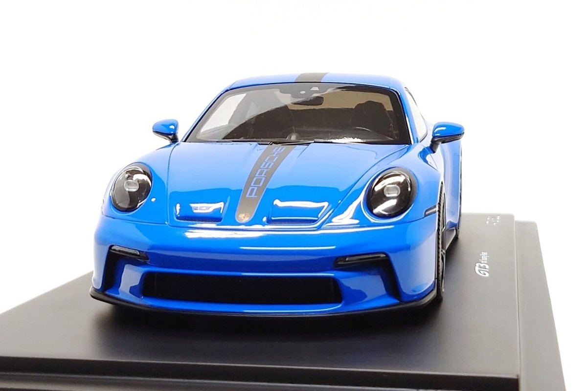 Minichamps 1:18 Porsche 911 GT3 Touring (992) in Shark Blue