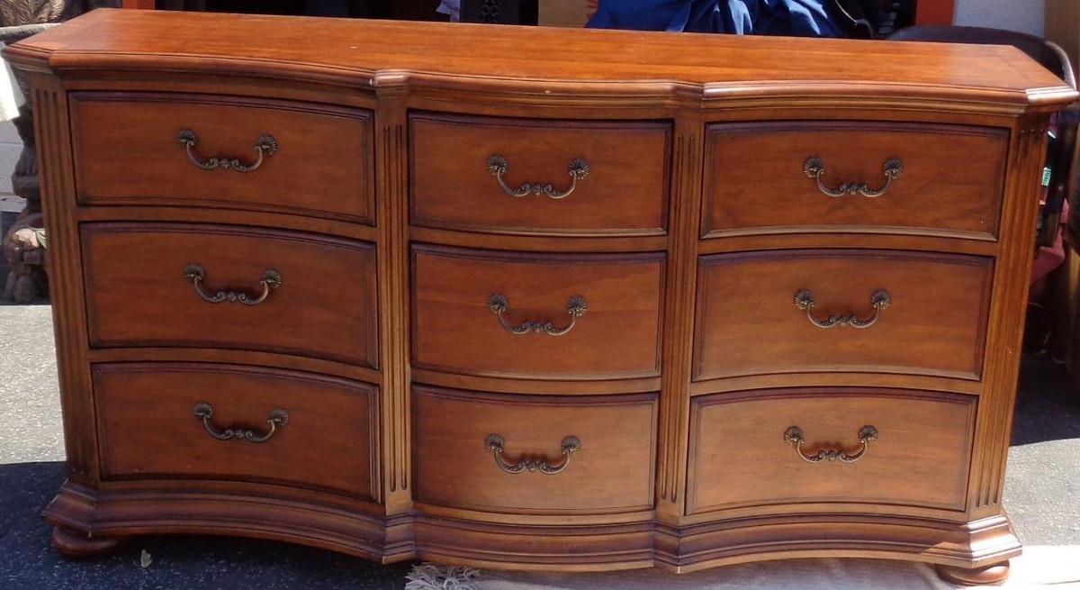 Ethan Allen Tuscany Solid Wood Serpentine Nine Drawer Dresser