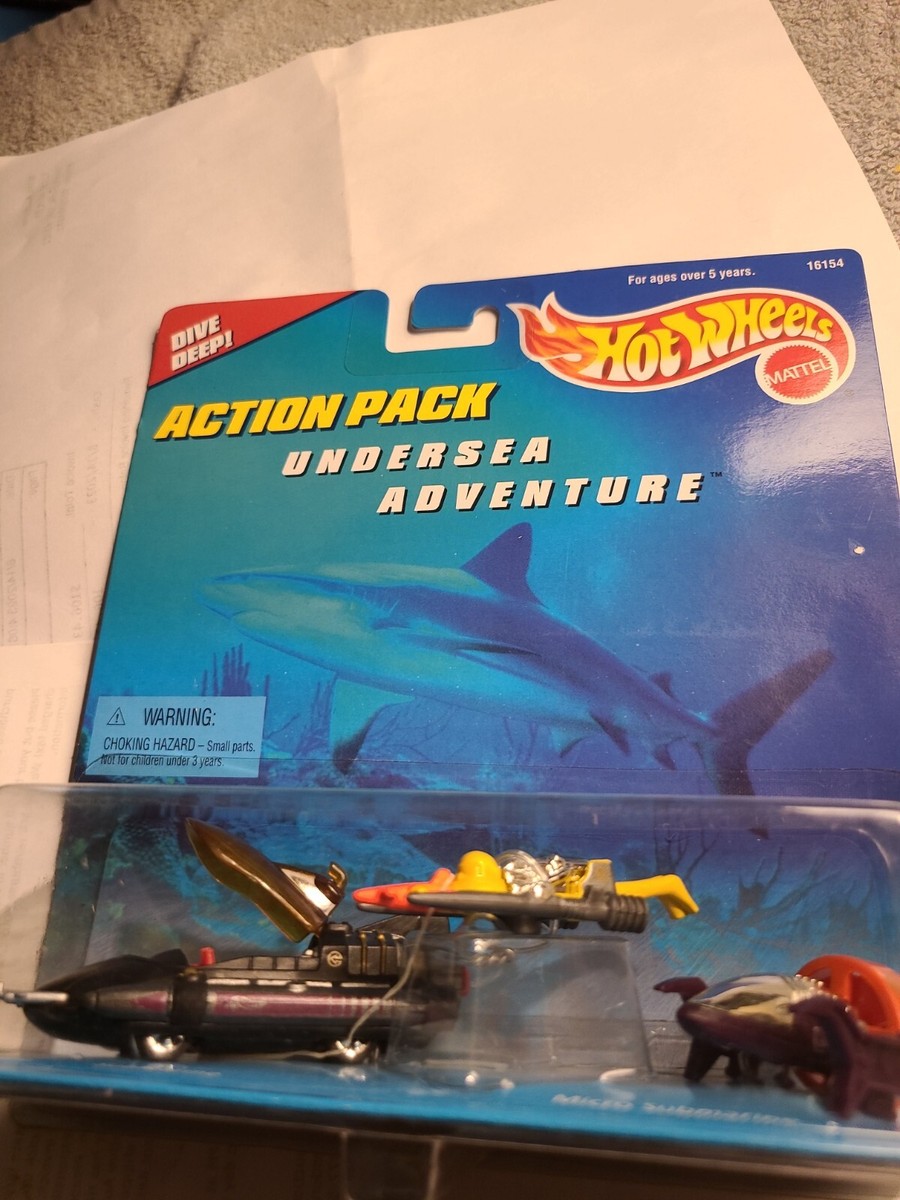 Hot Wheels Action Pack Undersea Adventure Submarine/Micro