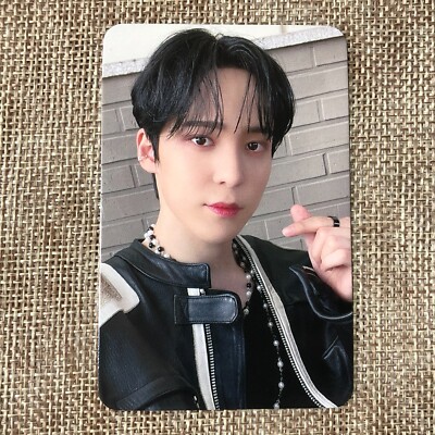 ATEEZ YUNHO [THE WORLD EP.1 : MOVEMENT] Official Photocard, Apple