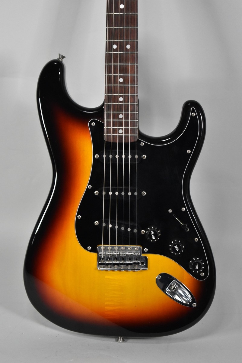 Fender ST-72 CIJ Stratocaster Three Tone Sunburst Finish Electric