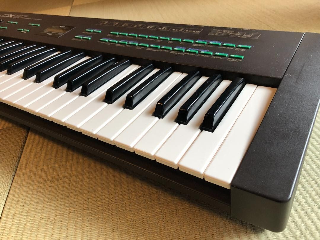 Yamaha DX27 Digital Synthesizer Keyboard Black keyboard Music
