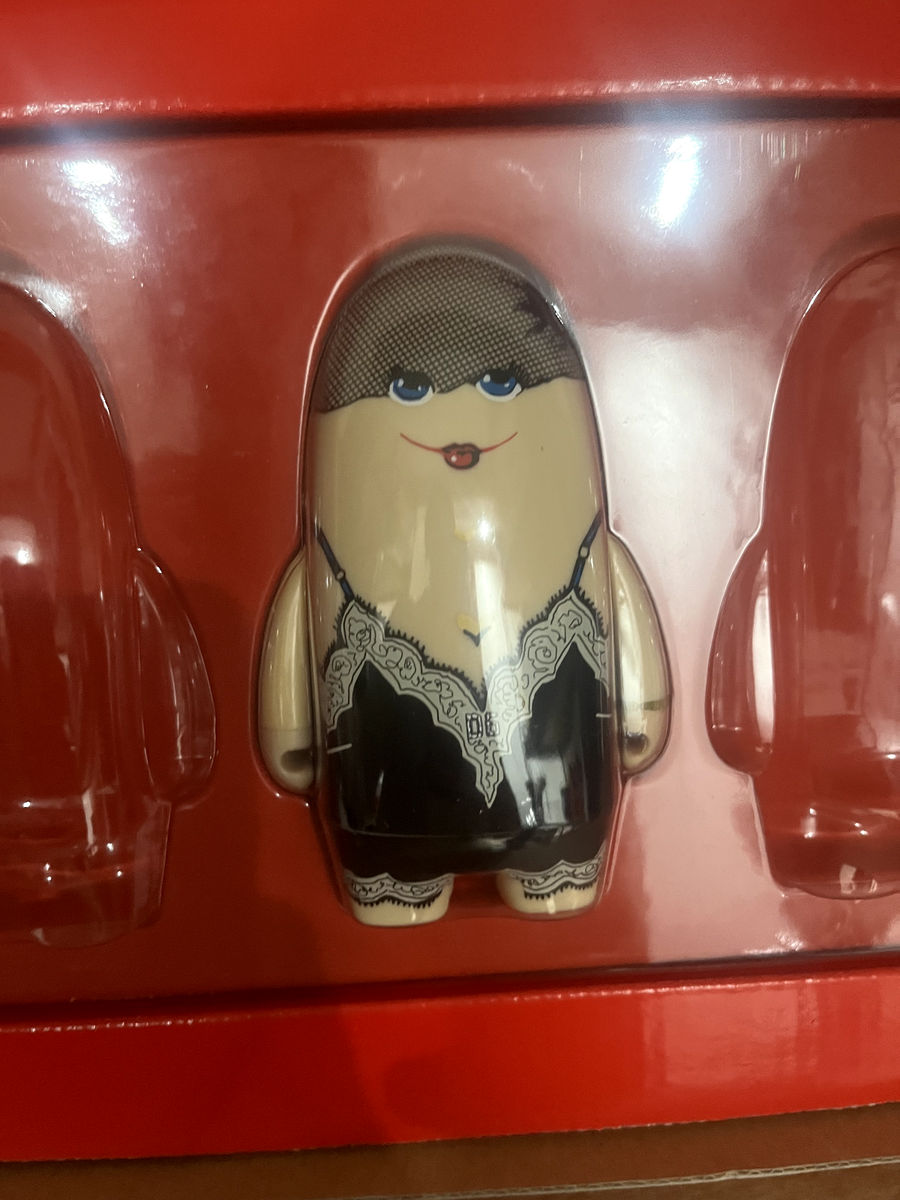 VISIONAIRE NO. 44: KIDROBOT TOYS (Red) (one) | eBay