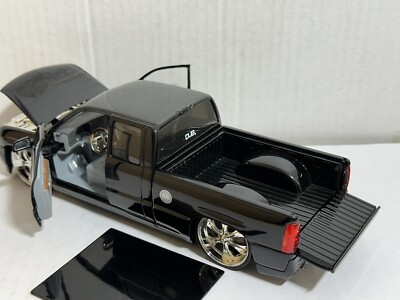 JADA DUB 2002 CHEVY SILVERADO BLACK 1:24 PICKUP TRUCK DIECAST