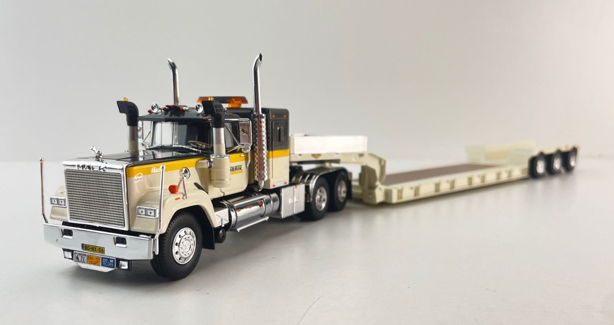 Tekno 87040 - Mack RW Superliner 6x4 Truck Low Loader Trailer Van