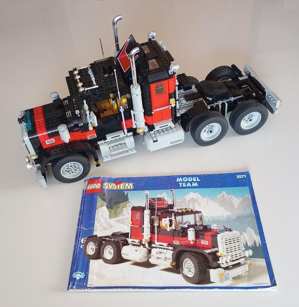 vintage LEGO Model Team 5571 Giant Truck (black cat) with