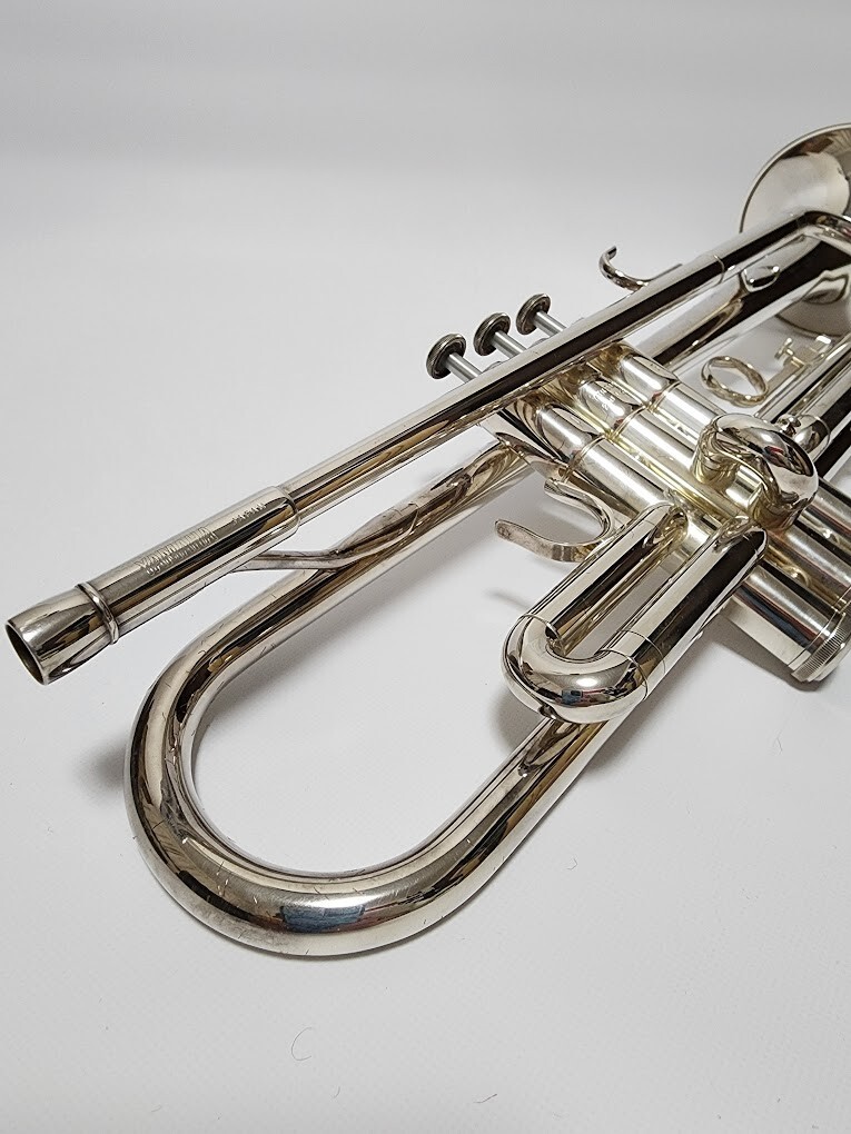 YAMAHA YTR-2320ES Trumpet Silver with HardCase Musical instrument