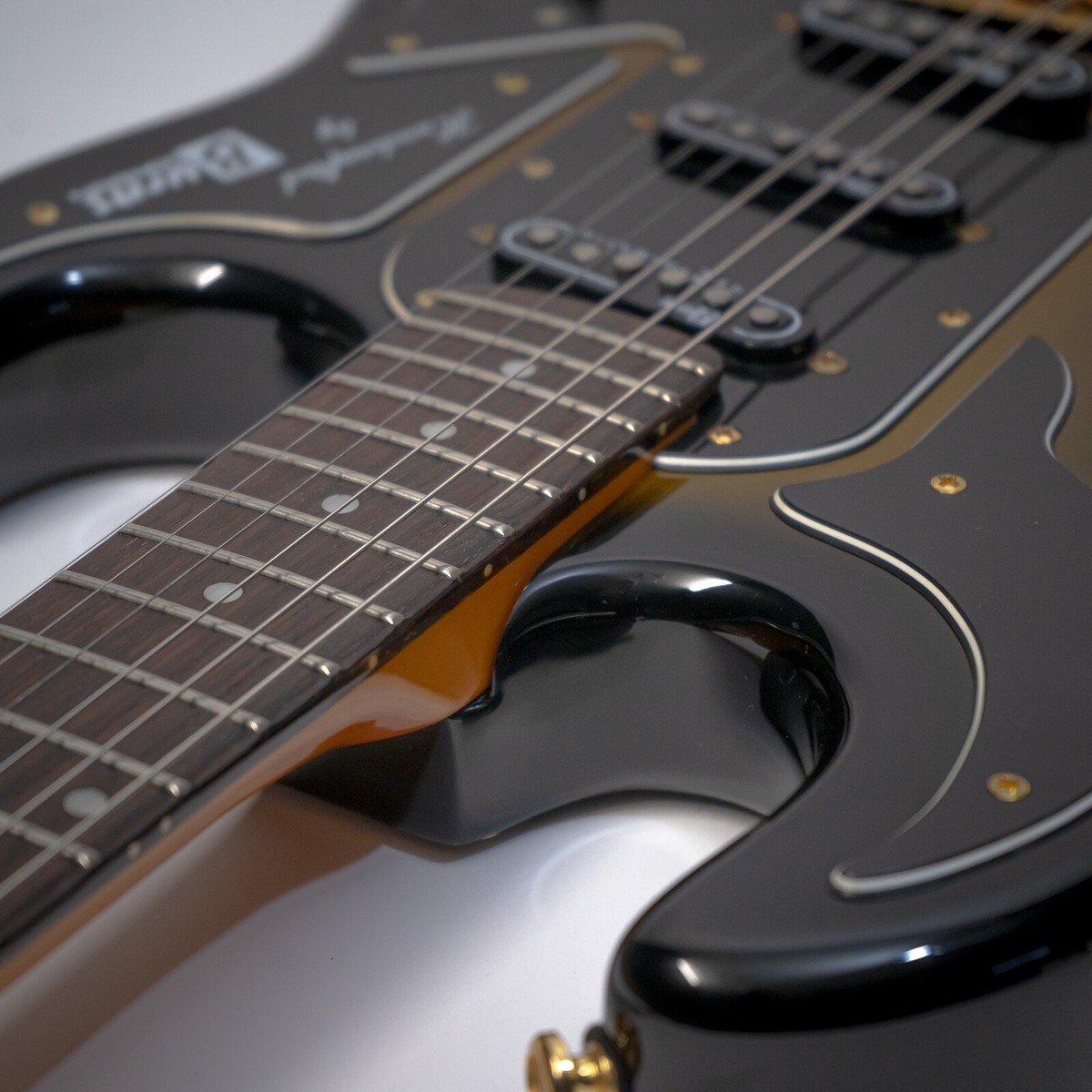 Burns Marquee Club Series - Electric Guitar with Gigbag - Sunburst