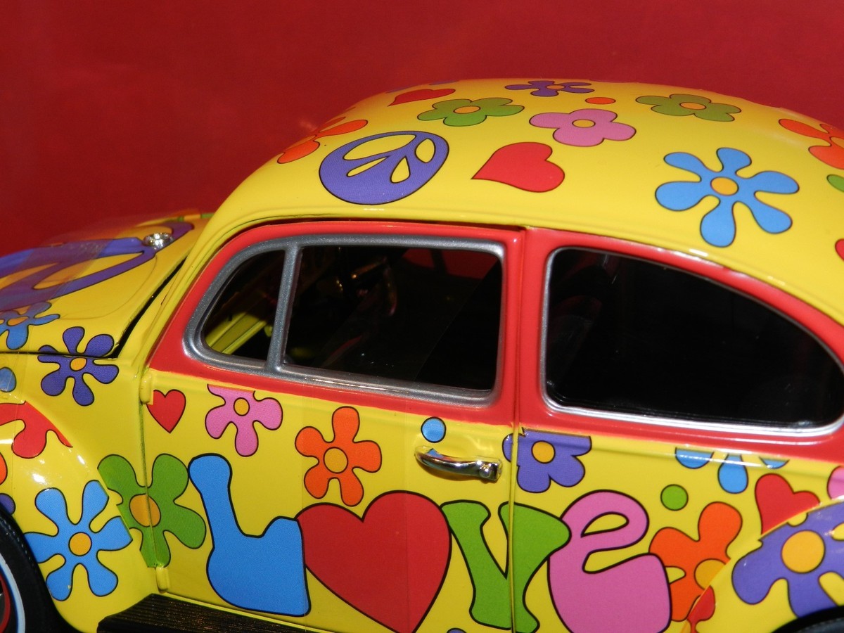 Greenlight Coll. 1/18 1967 Volkswagen Beetle Flower Power RHD MiB