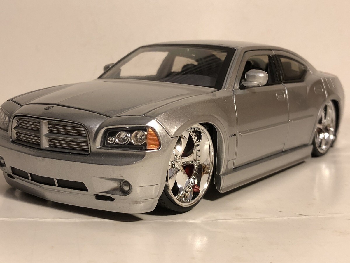 JADA DUB CITY 2006 DODGE CHARGER R/T SILVER 1:24 DIECAST MODEL CAR
