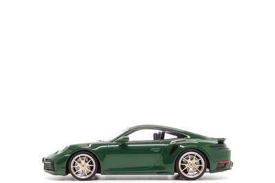 Minichamps 1:18 Porsche 911 Turbo S (992) Sport Design in Irish
