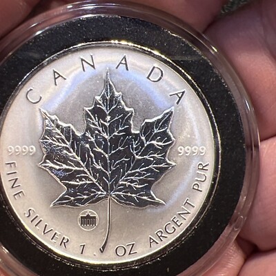 2009 Canada .9999 1 oz Silver Maple Leaf Brandenburg Gate Privy