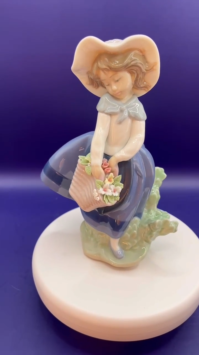 Lladro Porcelain Figurine Pretty Pickings Girl with Flower Basket