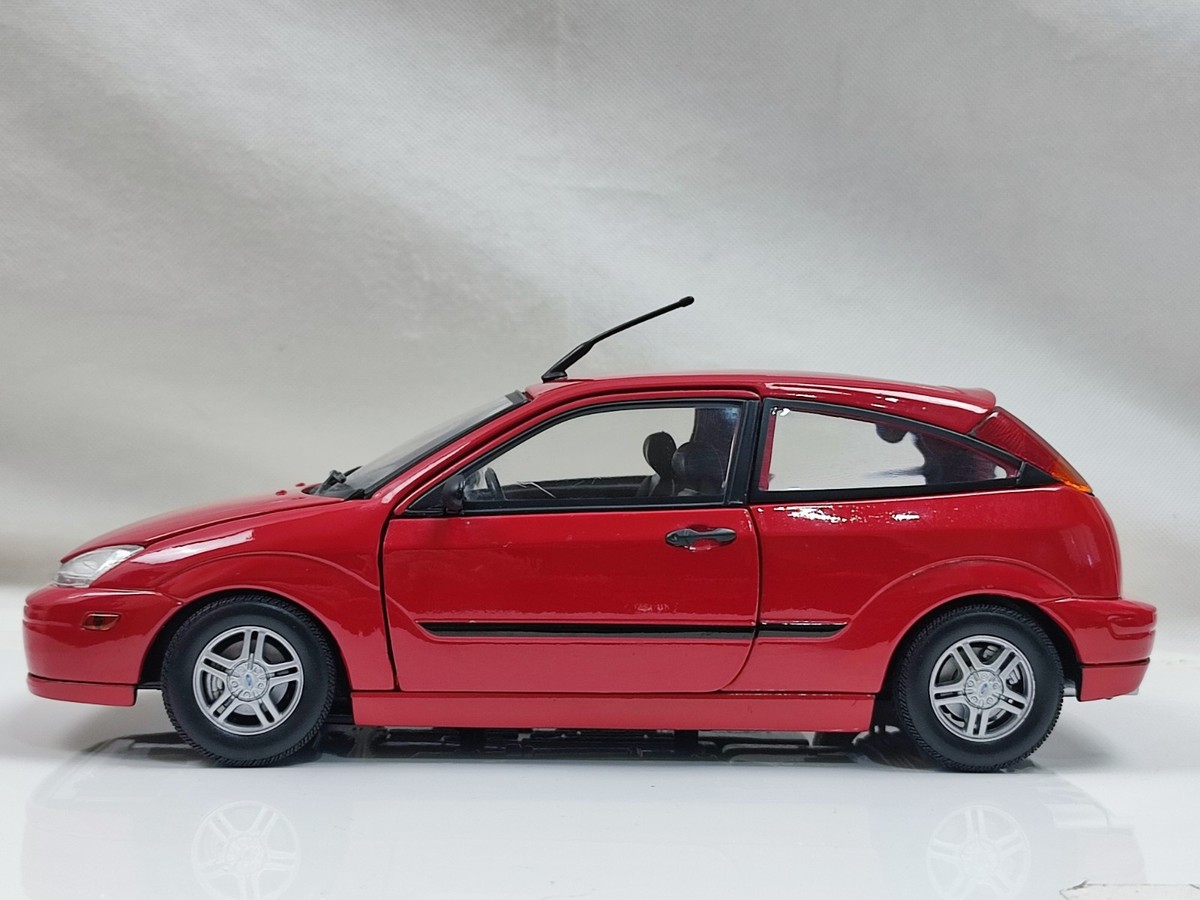 Motormax 1/18 Ford Focus Zx3 Red Scale Model Car | eBay