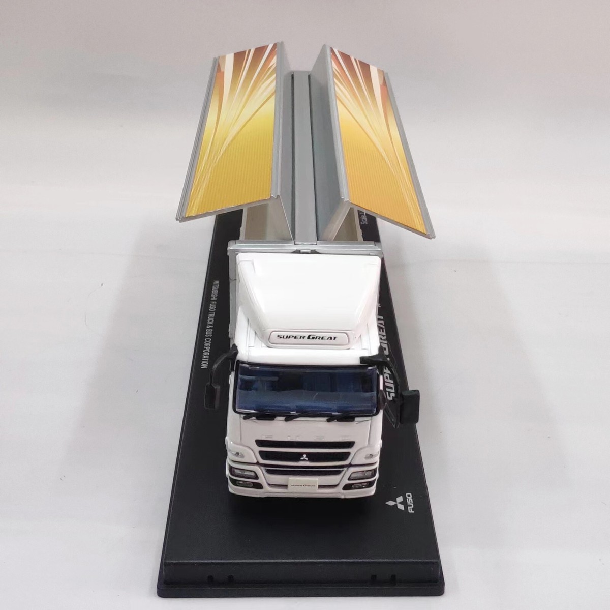 1/43 MITSUBISHI FUSO Super Great Bluetech Truck Dealer diecast