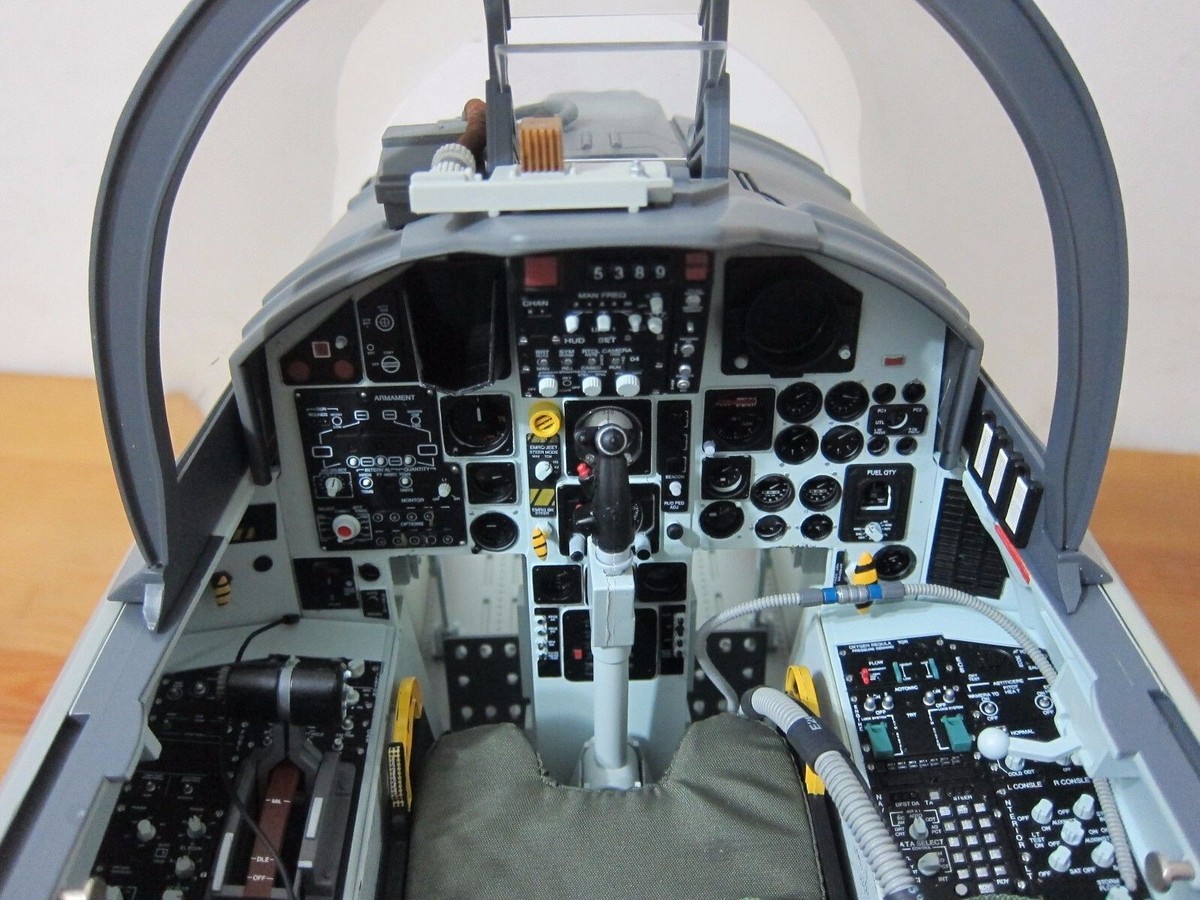 BBI Blue Box Elite Force Aviator series F-15C cockpit in 1/6 scale