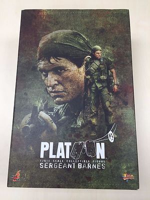 Hot Toys MMS 141 Platoon Sergeant Barnes Bob Tom Berenger 12 inch