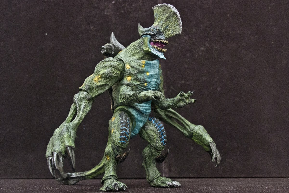 NECA Toys Pacific Rim Movie Kaiju Axehead Ultra Deluxe Monster