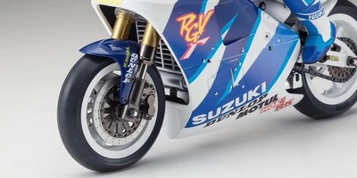 Kyosho 1/8 S.R.T. Suzuki RGV-Γ 1992 Hang-On Racer RC Motorcycle
