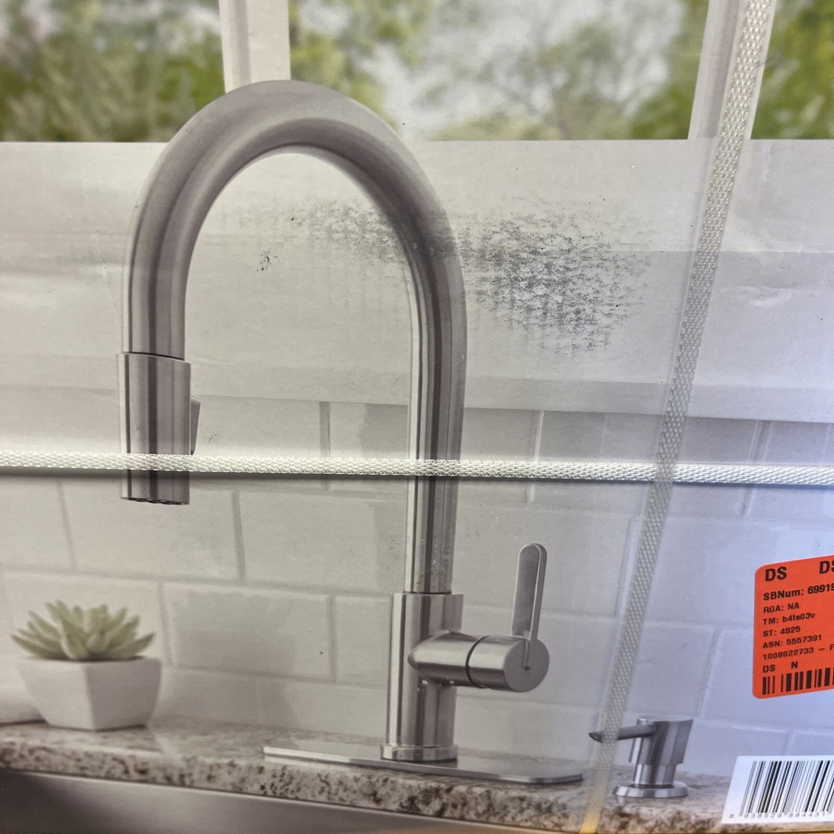 Glacier Bay Paulina 1 Handle Kitchen Faucet Pull Down Stainless