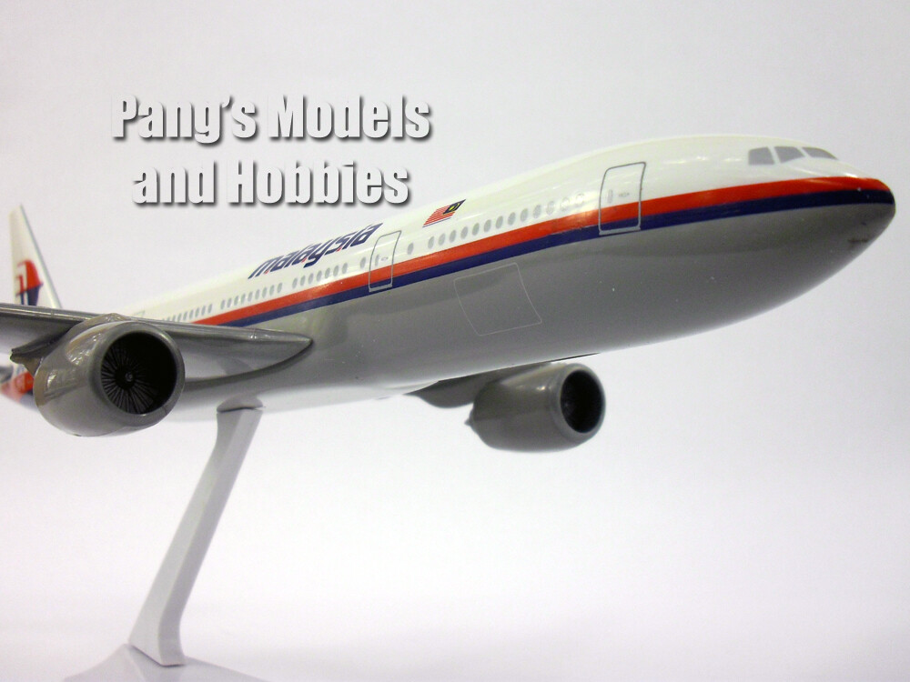 Boeing 777 (777-200) Malaysia Airlines 1997 - 50 Years 1/200 Scale