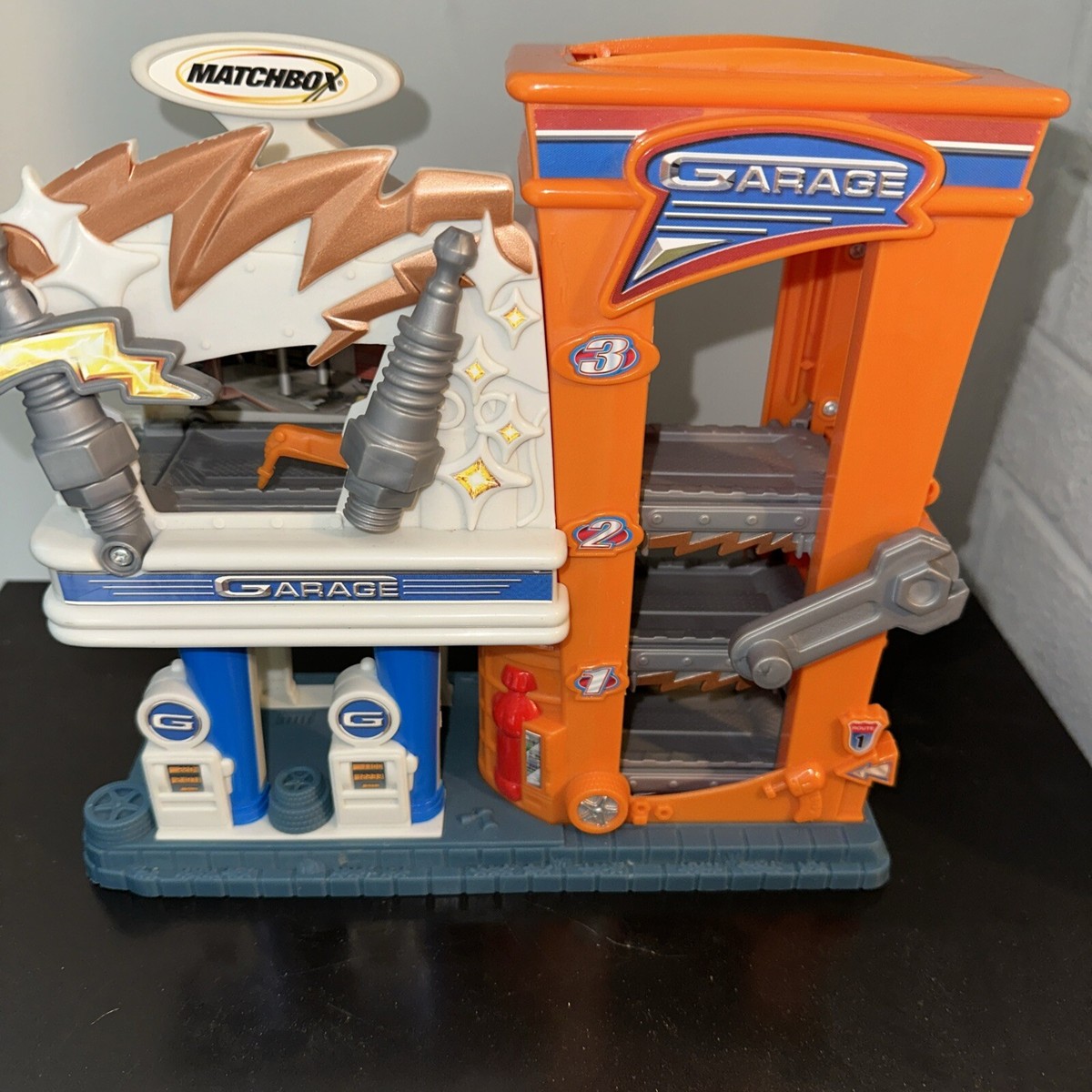 Matchbox Garage Adventure Playset 2004, 3 Levels, Elevator, Tri