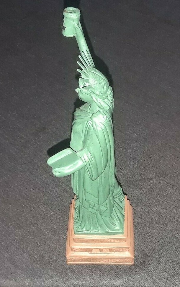 Grand Theft Auto IV (GTA 4) VG Condition STATUE OF HAPPINESS in