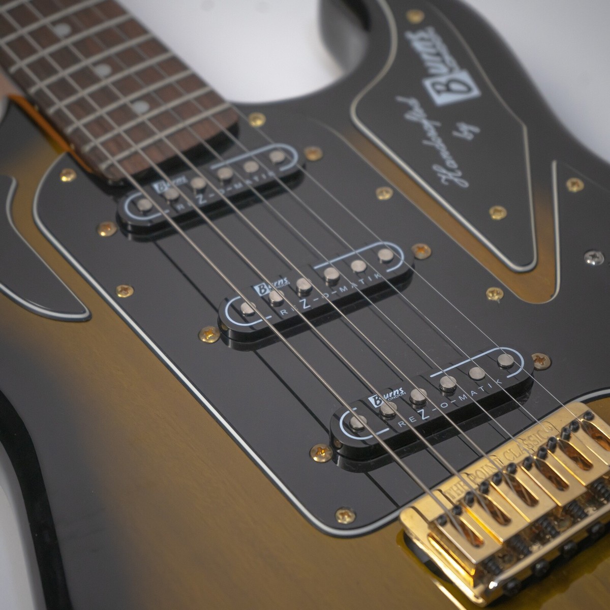 Burns Marquee Club Series - Electric Guitar with Gigbag - Sunburst