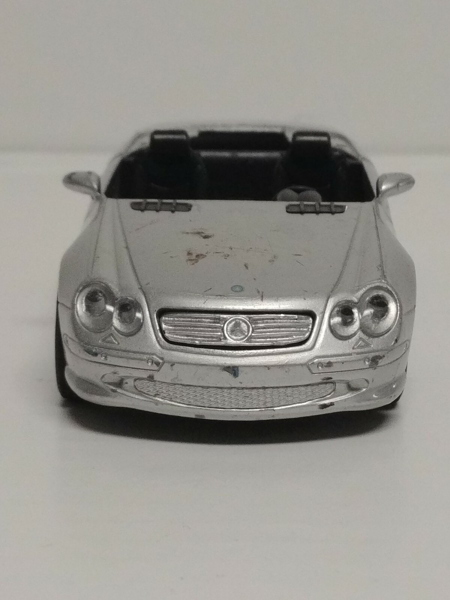Motormax 1/18 Silver Convertible Mercedes Benz SL500 Diecast Car
