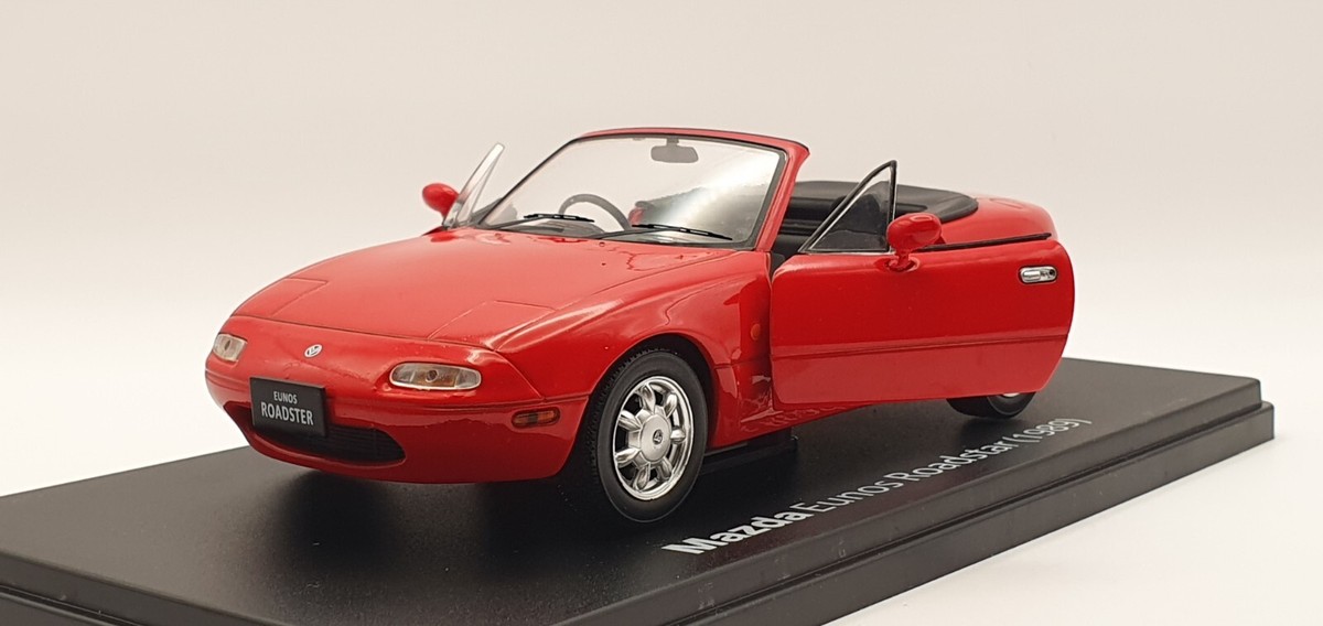 1/24 Hachette MAZDA MIATA MX-5 EUNOS ROADSTER NA RED diecast car