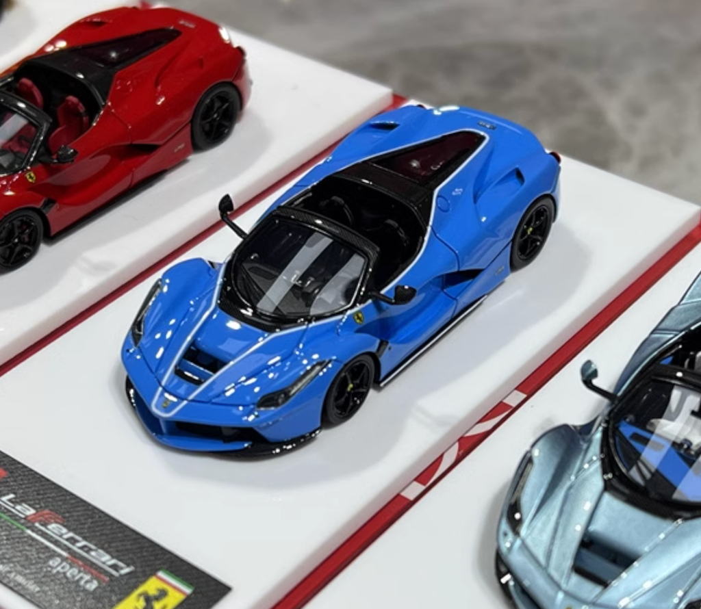 DMH 1:64 Blue Laferrari Aperta Convertible Sports Model Diecast