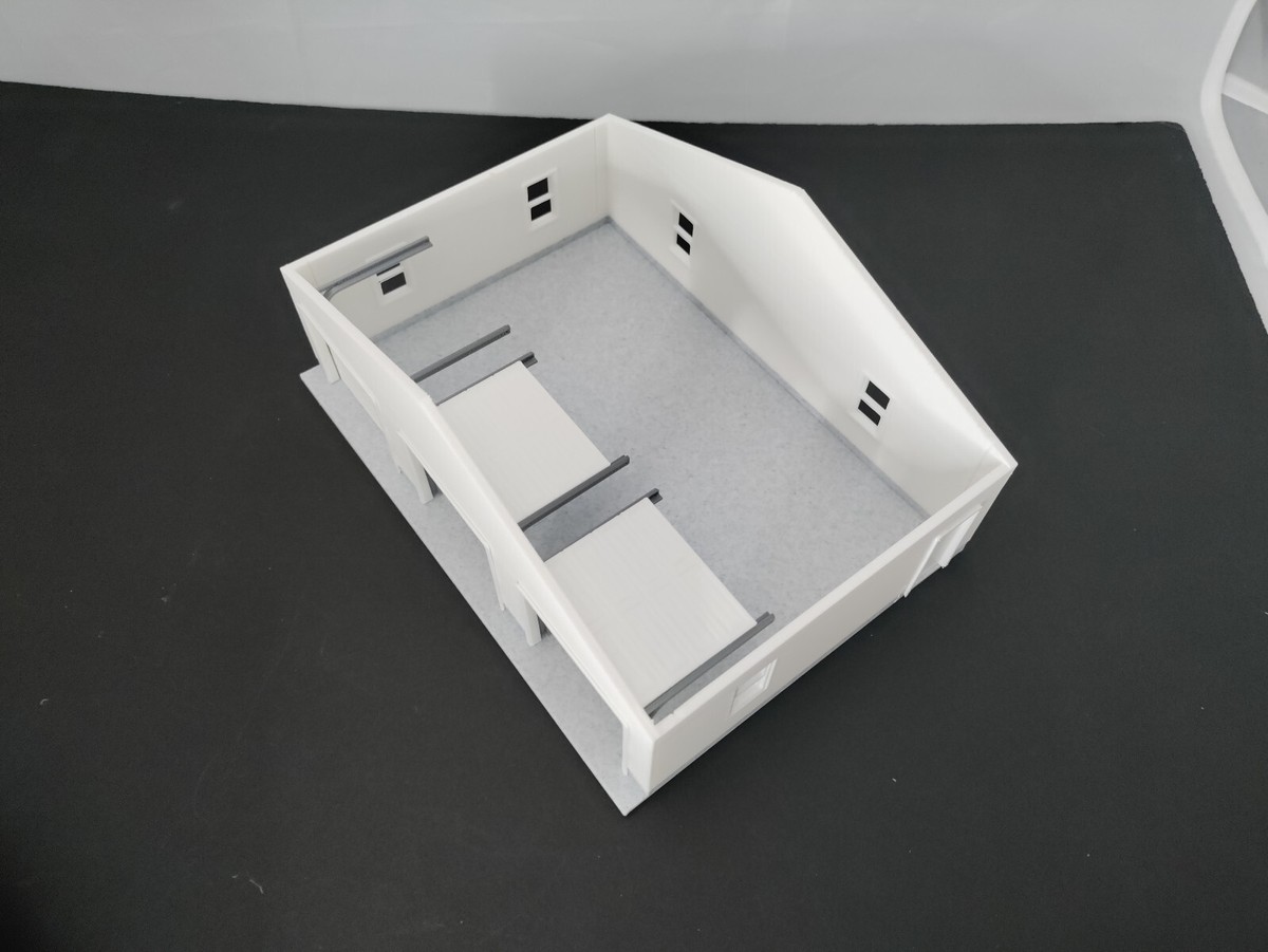 1:64 Scale - White 3 Car Garage with Opened and Closed Garage Door