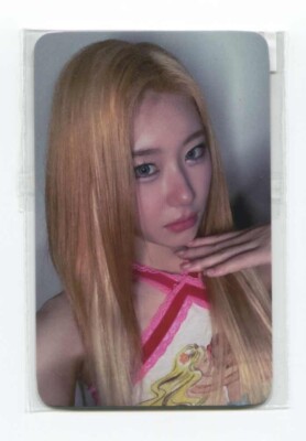 ITZY - GOLD [JYP STORE] PREORDER EXCLUSIVE OFFICIAL PHOTOCARD | eBay