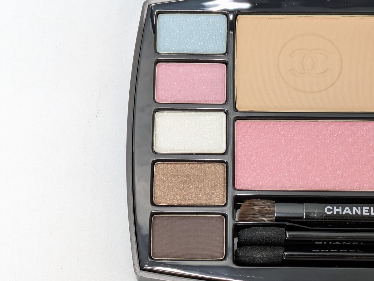 CHANEL Travel Makeup ALTITUDE Makeup Essentials with Mascara,Pouch