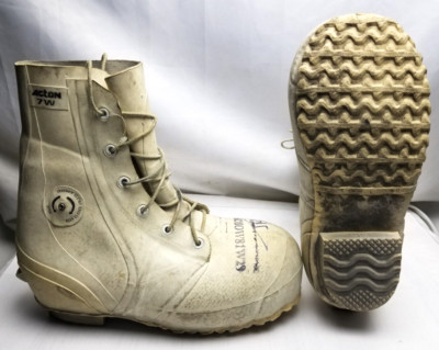 Acton Cold Weather -30° White MICKEY MOUSE BUNNY BOOTS w/ Valve