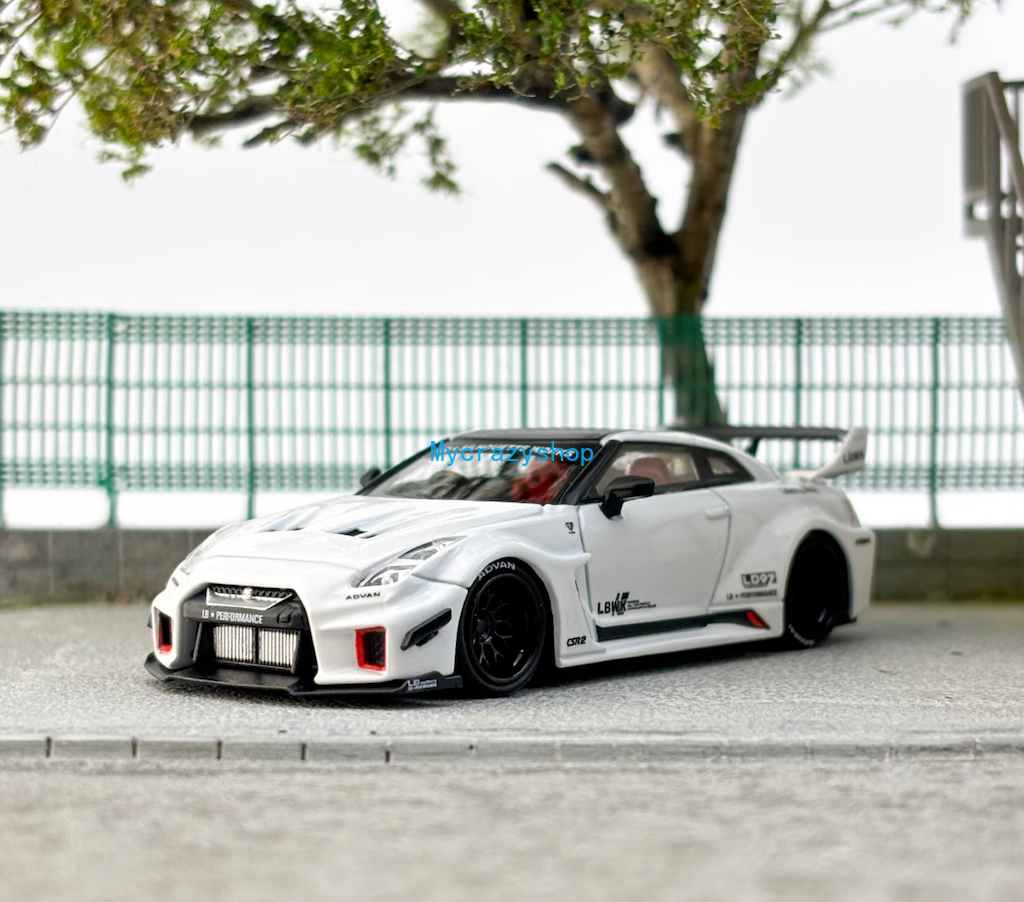 CR CM 1:64 White GTR R35 35GT-RR LBWK Racing Sports Model Diecast