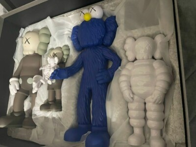 Medicom Toy KAWS FAMILY BROWN BLUE WHITE figure kaws first tokyo
