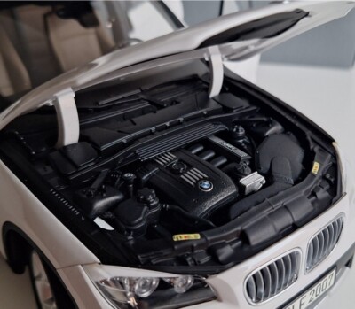 BMW X1 (E84) 2010 Alpine White 1:18 Kyosho 80 43 2 156 802 Diecast