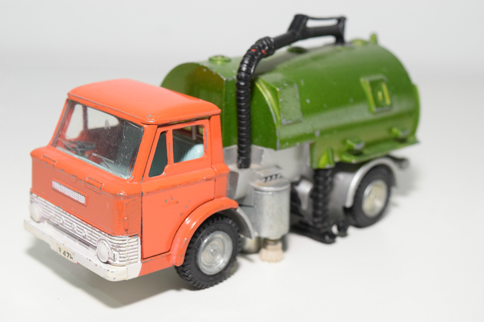 Dinky 451, Johnston Road Sweeper - Free Price Guide & Review