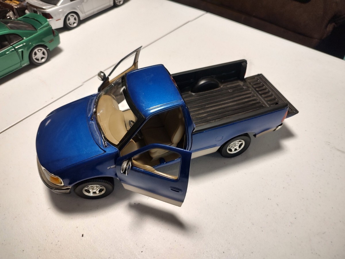 1997 Ford F-150 XLT Pickup Truck 1:18 Scale Diecast Blue Ertl